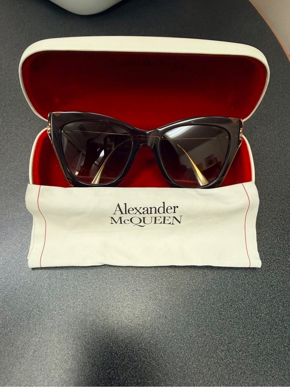 Alexander McQUEEN Cat-Eye Sunglasses